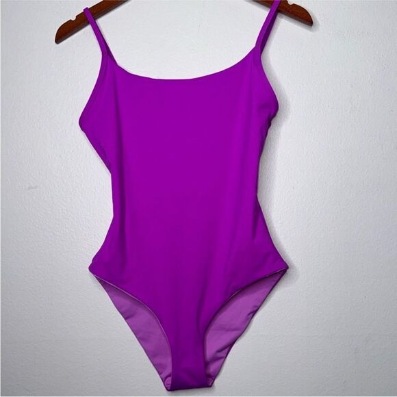 Tommy Bahama Women's Palm Modern
Reversible Maillot One Piece Swimsuit Size 8 - Picture 3 of 10